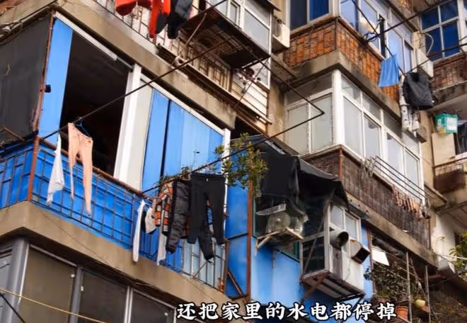 男子出軌逼迫妻子離婚，患癌後被情人拋棄，妻子：這是他的報應