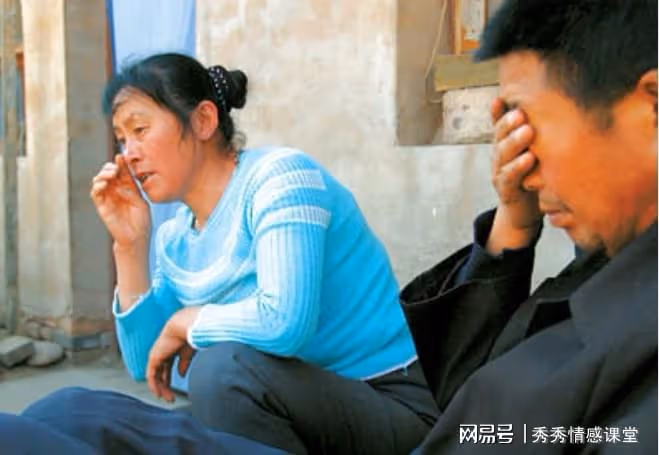 兒子抑鬱12年不上班,自盡後,母親整理遺物發現卡里竟有7位數