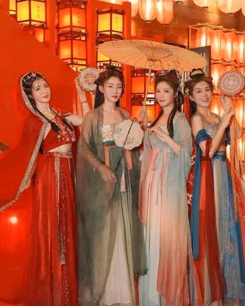 50歲前港姐冠軍嫁富商未曾拍劇,曾與同屆港姐上演「兩女爭一夫」極震撼