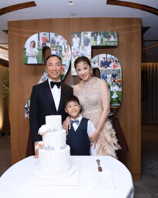 50歲前港姐冠軍嫁富商未曾拍劇,曾與同屆港姐上演「兩女爭一夫」極震撼