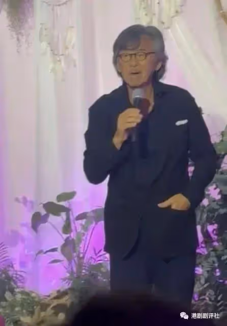 恭喜!38歲星二代與圈外女友低調結婚,76歲父親高歌送祝福