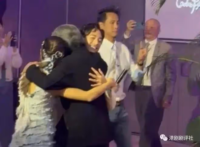 恭喜!38歲星二代與圈外女友低調結婚,76歲父親高歌送祝福