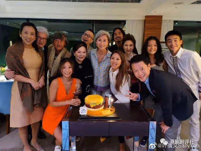 恭喜!38歲星二代與圈外女友低調結婚,76歲父親高歌送祝福