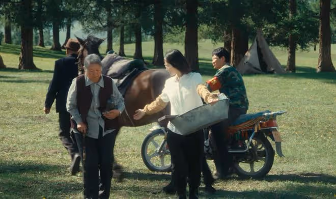 《我的阿勒泰》開分8.5,四位演員素顏被贊,演技是真正顏值濾鏡