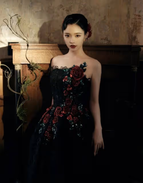 林允紅毯大變身,玫瑰仙子驚艷全場,展現新風貌