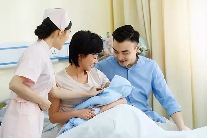 收回老婆的財政大權後,小舅子不朝九晚五了,岳父也進廠打工