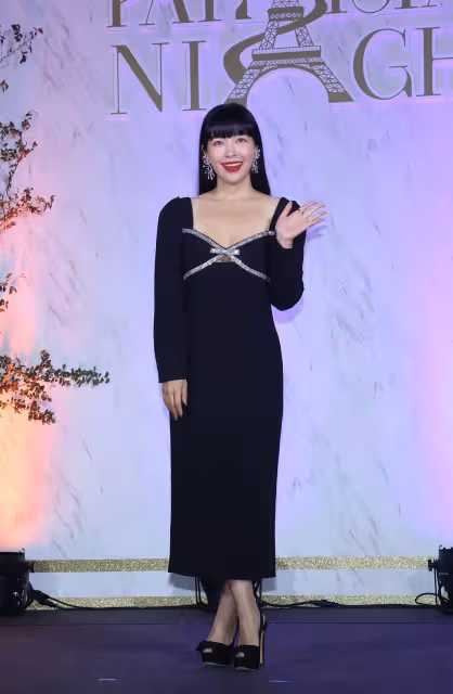 廖曉喬戴300萬珠寶坐鎮微風之夜　套低胸中空洋裝辣翻全場