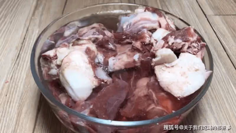 燉羊肉用料太多,難怪不好吃!只需3樣料,湯鮮肉香沒膻味
