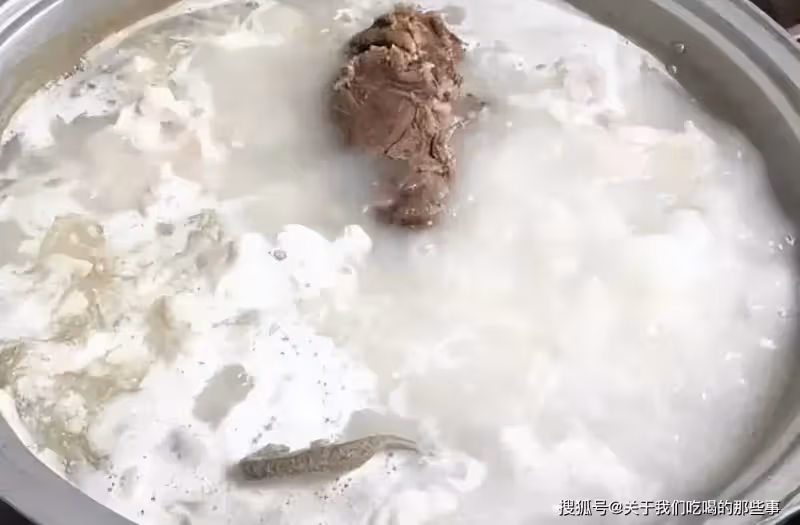 燉羊肉用料太多,難怪不好吃!只需3樣料,湯鮮肉香沒膻味