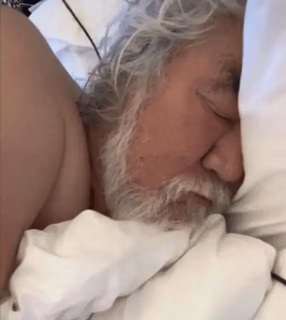 張紀中沉醉在愛河造孩子，痴迷嬌妻文學！網友：別人的72歲都躺在病床插管子了