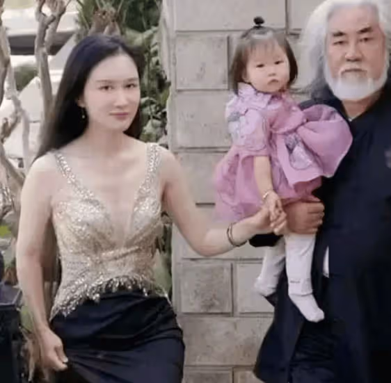 張紀中沉醉在愛河造孩子，痴迷嬌妻文學！網友：別人的72歲都躺在病床插管子了