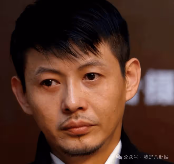他和董卿同居6年，50歲再婚娶圈外嬌妻，如今樣貌大變認不出