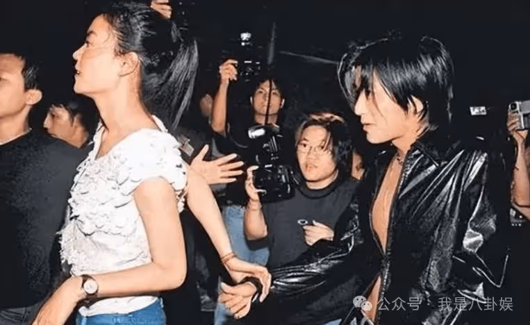 張柏芝才是高端玩家！謝霆鋒10億家產受益人曝光，難怪王菲披頭散髮當街痛哭