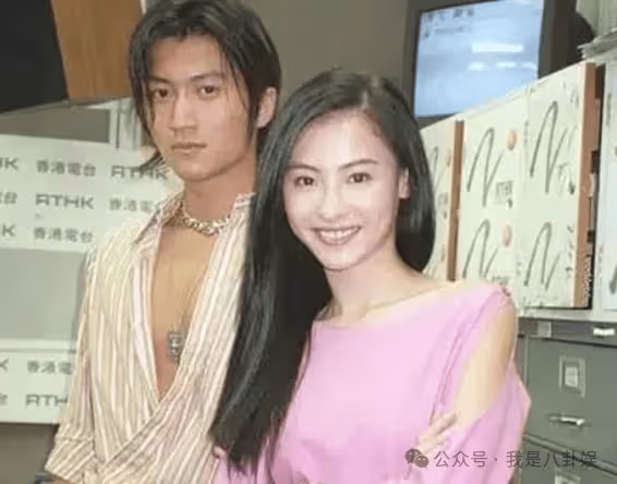 王菲哭得臉色慘白!謝霆鋒把三胎兒子生父之謎解開了,張柏芝髮長文解釋