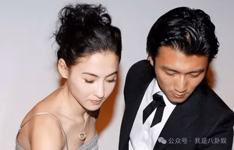 王菲哭得臉色慘白!謝霆鋒把三胎兒子生父之謎解開了,張柏芝髮長文解釋