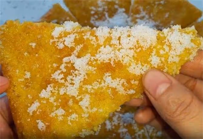 大黃米最簡單好吃的做法，倒進鍋里攤一攤，香甜可口，外酥里糯
