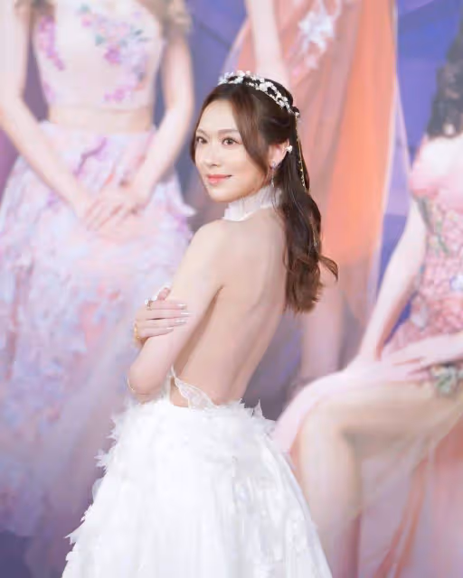 TVB力捧小花展露性感衣著,比參選港姐時身材變化明顯,新劇不再被吐槽