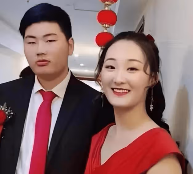 大衣哥現身月子中心,朱小偉妻子陳萌是大功臣,前妻陳亞男評論區被網友攻陷