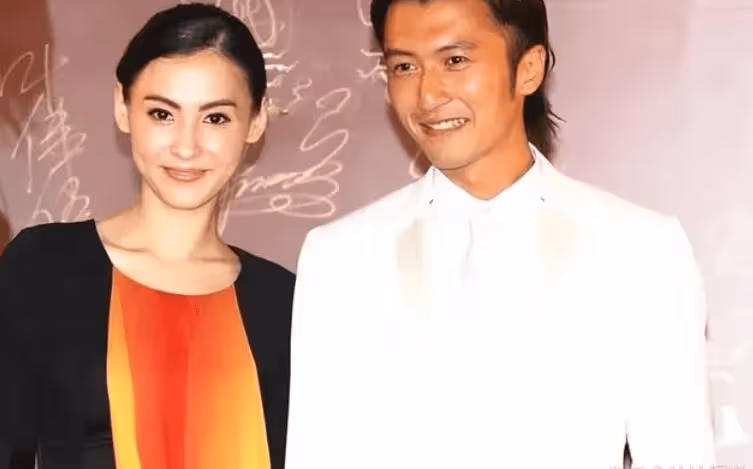 不復婚不結婚的謝霆鋒有多精明,如今才明白,他對張柏芝,不是喜歡,而是深愛