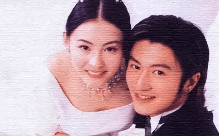 不復婚不結婚的謝霆鋒有多精明,如今才明白,他對張柏芝,不是喜歡,而是深愛