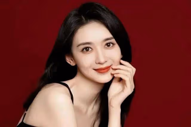 魏嘉宣布和解!徐梓鈞要高亞麟道歉,她長得性感妖艷