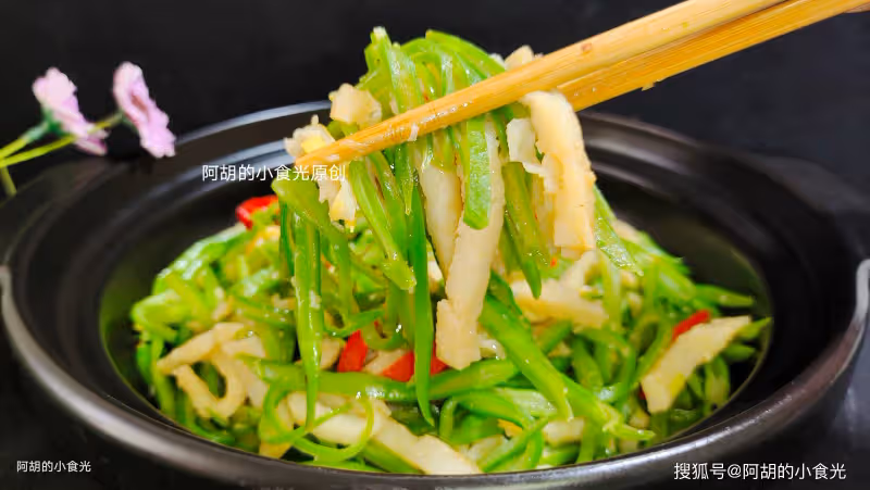 韭菜芹菜靠邊站,夏天這菜敞開吃!隨手炒一盤,祛濕好幫手,又一道好菜上新了