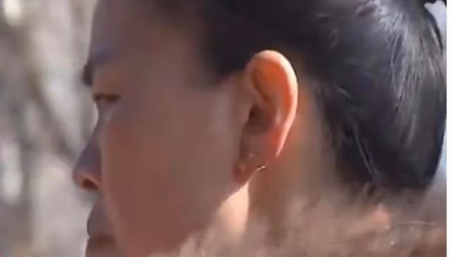 夫妻離婚5年,前妻把孩子扔在老家不管不顧,記者:養不活就別生