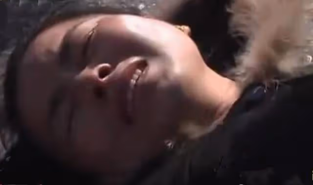 夫妻離婚5年,前妻把孩子扔在老家不管不顧,記者:養不活就別生