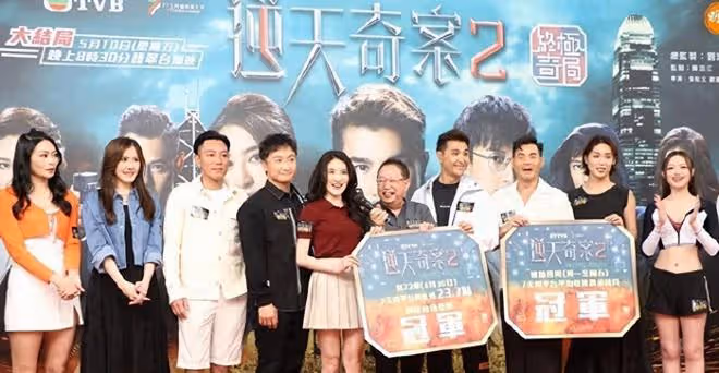 TVB女星馮盈盈滑浪女神裝亮相,與劉佩玥一起自薦演《新聞女王2》