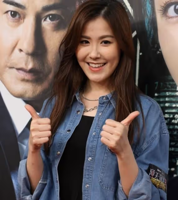 TVB女星馮盈盈滑浪女神裝亮相,與劉佩玥一起自薦演《新聞女王2》