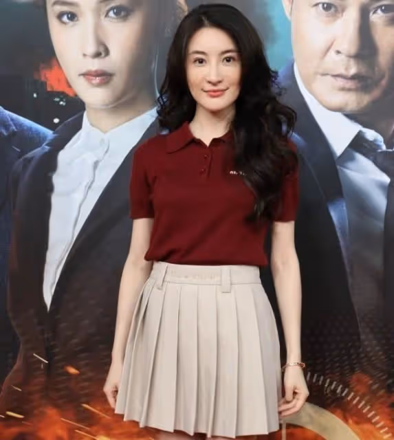 TVB女星馮盈盈滑浪女神裝亮相,與劉佩玥一起自薦演《新聞女王2》
