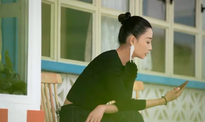 殷桃放開後也太美了!最新《中餐廳》大膽秀性感,穿黑色變成霸總