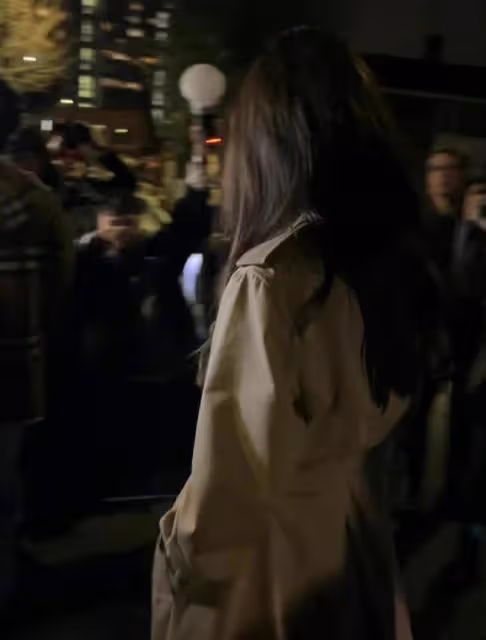 41歲全智賢時裝周生圖曝光!穿風衣看秀重回千頌伊,美得秒殺韓網