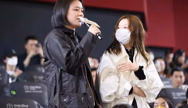 馬思純比周冬雨胖好多!兩人罕見大同框,她穿男裝胖成兩個周冬雨