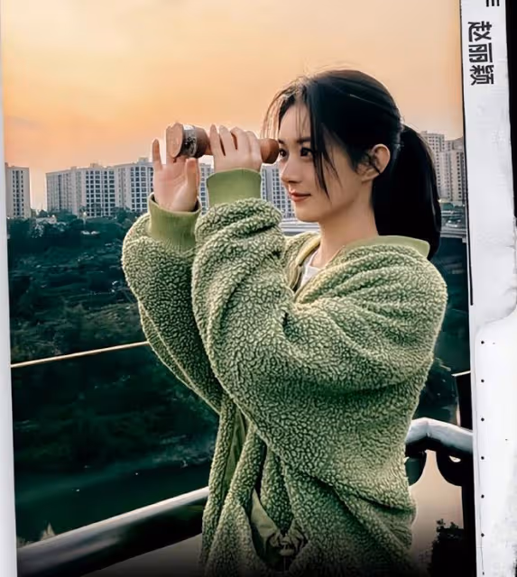 趙麗穎罕與孫千跳舞，閨蜜倆變「憨憨姐妹」，舞姿可愛素顏美翻了