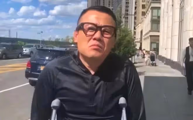 衝上熱搜,「消失的周立波」高調回歸了!
