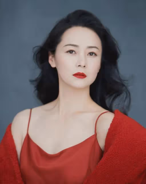 她長得美,演技好,出道25年零緋聞,49歲翻紅,生兩個兒子太幸福