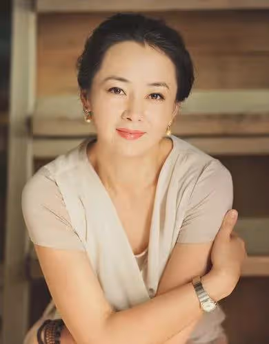 她長得美,演技好,出道25年零緋聞,49歲翻紅,生兩個兒子太幸福