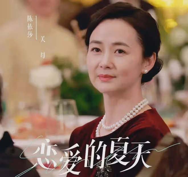 她長得美,演技好,出道25年零緋聞,49歲翻紅,生兩個兒子太幸福