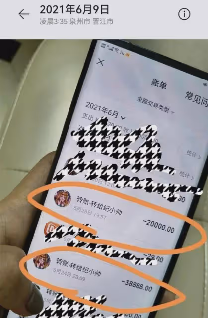 徐梓鈞否認出軌大26歲高亞麟,大量私照曝光,撞臉Baby