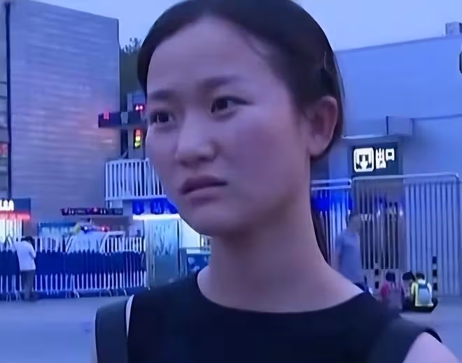 事件回顧:女兒高考前輟學照顧患癌母親,父親卻與紅顏生子秀恩愛