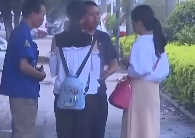 事件回顧:女兒高考前輟學照顧患癌母親,父親卻與紅顏生子秀恩愛