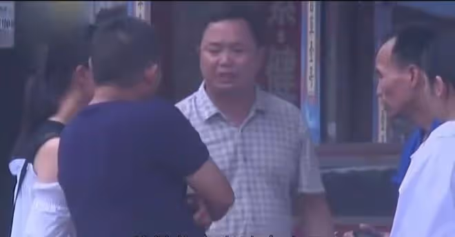 事件回顧：女兒高考前輟學照顧患癌母親，父親卻與紅顏生子秀恩愛