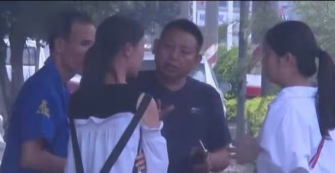 事件回顧：女兒高考前輟學照顧患癌母親，父親卻與紅顏生子秀恩愛