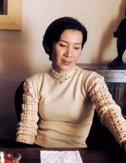 她是國家一級演員,享正軍級待遇,離異後至今單身,66歲依然自在