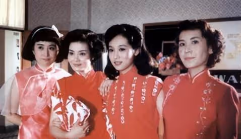 她是國家一級演員,享正軍級待遇,離異後至今單身,66歲依然自在