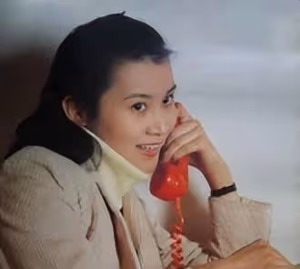 她是國家一級演員,享正軍級待遇,離異後至今單身,66歲依然自在