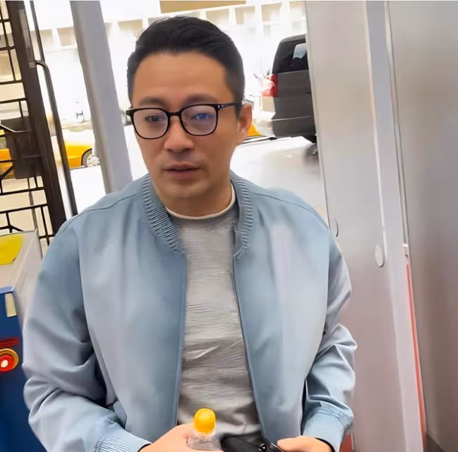 大S輸慘了!汪小菲直接從學校接走倆孩子吃大餐,這波操作給力!