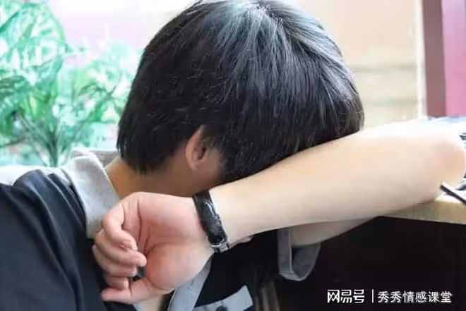 結婚紀念日,老婆當著眾人面給了我一耳光,兩天後她哭著挽留我