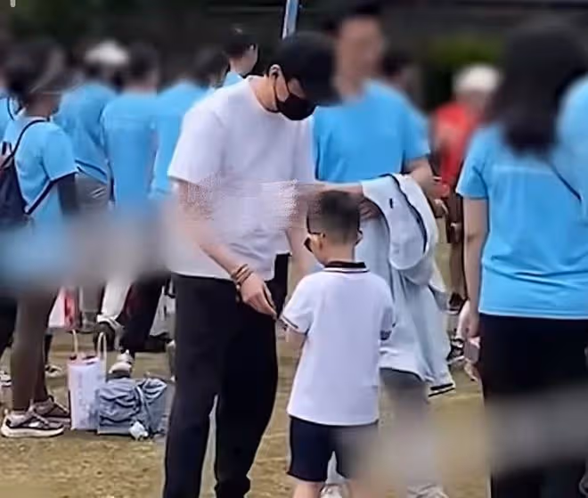 馮紹峰兒子近照曝光,5歲想想長勢喜人,小圓臉超像媽媽趙麗穎